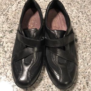Clark’s Active Air Black Leather Loafers Size 7M